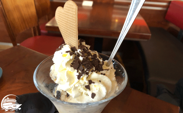 Eisbecher im Restaurant Wirtshaus am Zeitspeicher Papenburg Papenburg Restaurant Wirtshaus am Zeitspeicher - Eis