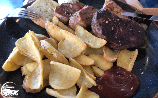 Steakteller im Restaurant Wirtshaus am Zeitspeicher Papenburg Papenburg Restaurant Wirtshaus am Zeitspeicher - Steakteller