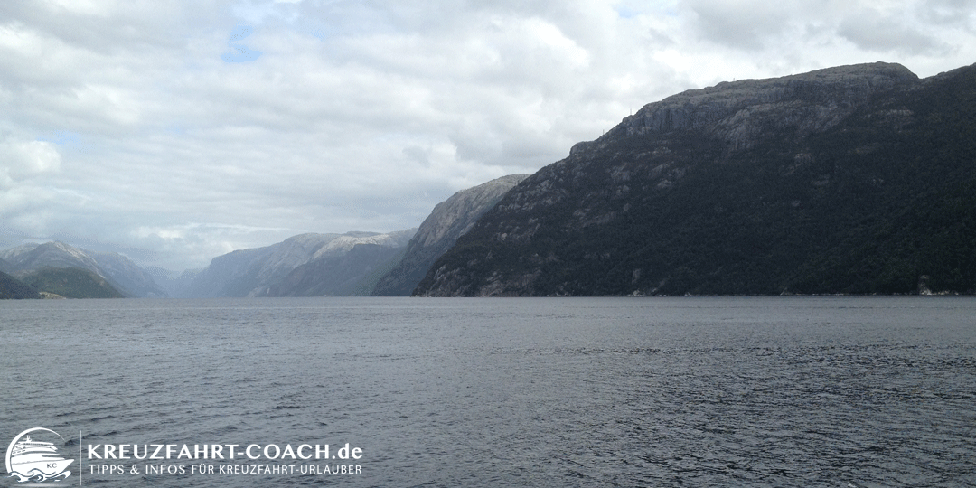 Blick in den Lysefjord bei Stavanger - Stavanger auf eigene Faust Stavanger auf eigene Faust - Blick in den Lysefjord bei Stavanger