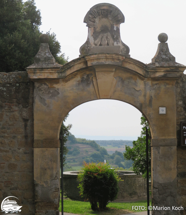 Der Eingang zum Aussichtsplateau Ausflugstipps Civitavecchia - Der Eingang zum Aussichtsplateau