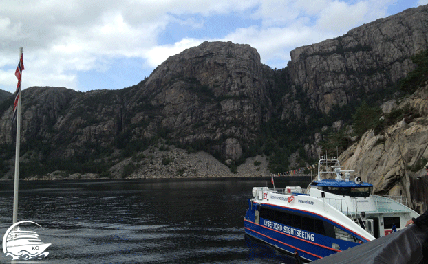 Bootsfahrt auf dem Lyseford - Zwischenstopp - Boot am Anleger Stavanger auf eigene Faust - Bootsfahrt auf dem Lyseford - Zwischenstopp