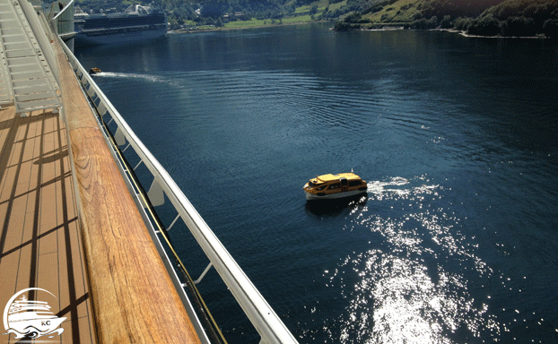 Tenderboot in Geiranger AIDA Liegeplatz Geiranger auf Reede - Tenderboot
