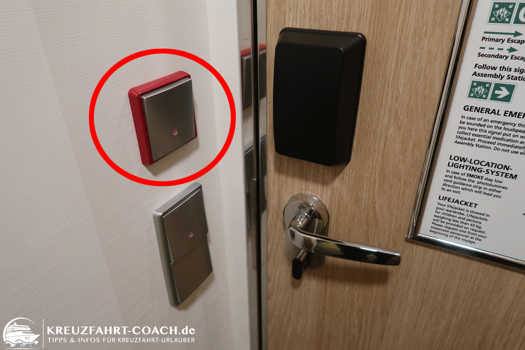 Hauptschalter für die Stromversorgung neben der Tür AIDAnova Innenkabine 5095 - Hauptschalter für die Stromversorgung neben der Tür