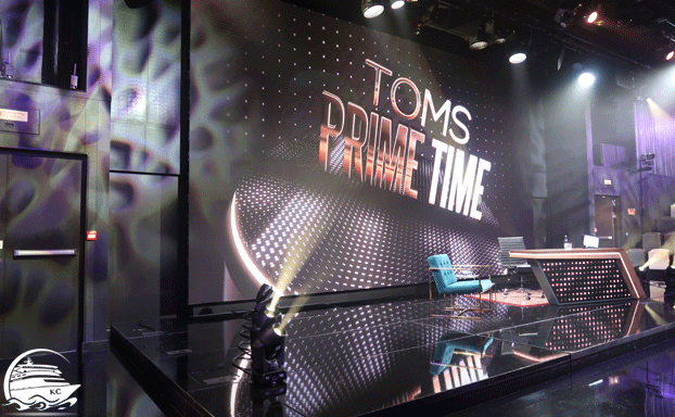 Blick auf die Bühne im Studio-X vor der Prime Time AIDAnova Studio X - Blick auf die Bühne