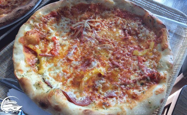 Pizza am Airport AIDAperla Reisebericht 2017 - Pizza am Airport