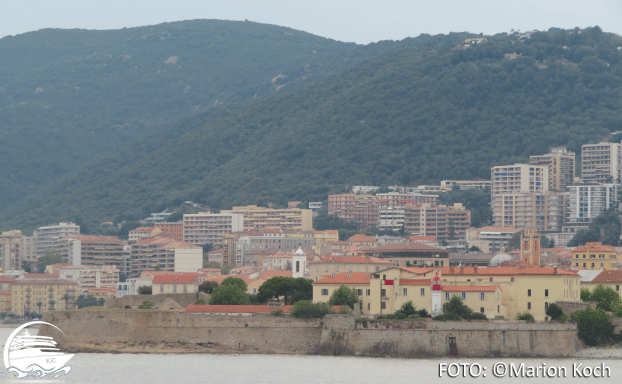 Blick vom Schiff auf die alte Festung Ausflugstipps Ajaccio - Blick vom Schiff auf die alte Festung