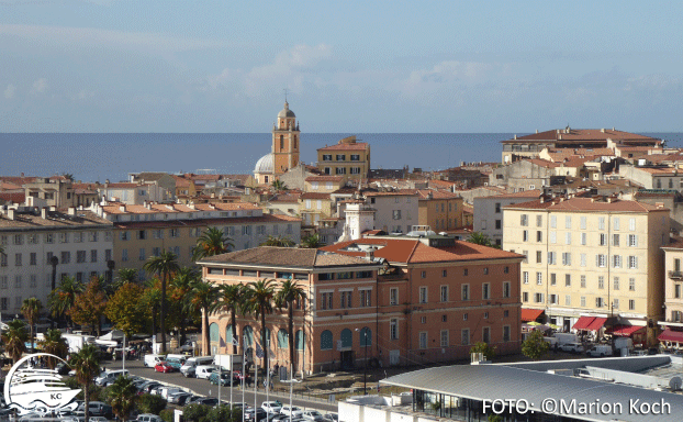 Blick vom Schiff auf den Place Foch Ausflugstipps Ajaccio - Blick vom Schiff auf den Place Foch