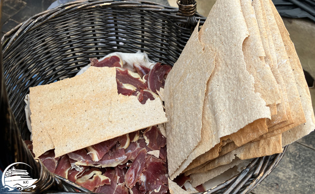 Norwegisches Flatbrød Ålesund Ausflug - Fahrt mit dem Wikingerboot - Norwegisches Flatbrød