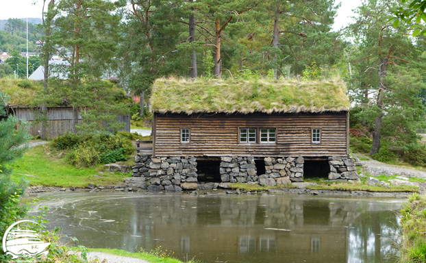 Historisches Haus am Teich Ålesund Ausflug - Sunnmøre-Museum (Freilichtmuseum) - Historisches Haus am Teich