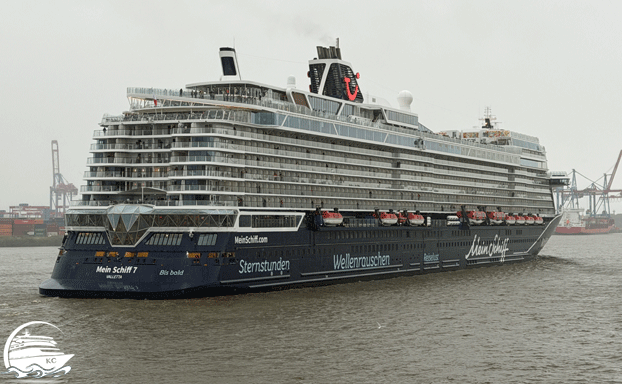 Mein Schiff 7 Mein Schiff 7 Angebote - Mein Schiff 7 beim Auslaufen in Hamburg