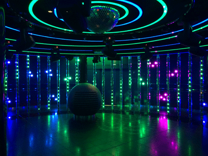 Disco D6 AIDA Schiffsbesuch - Blick in die Disco D6 auf AIDAprima