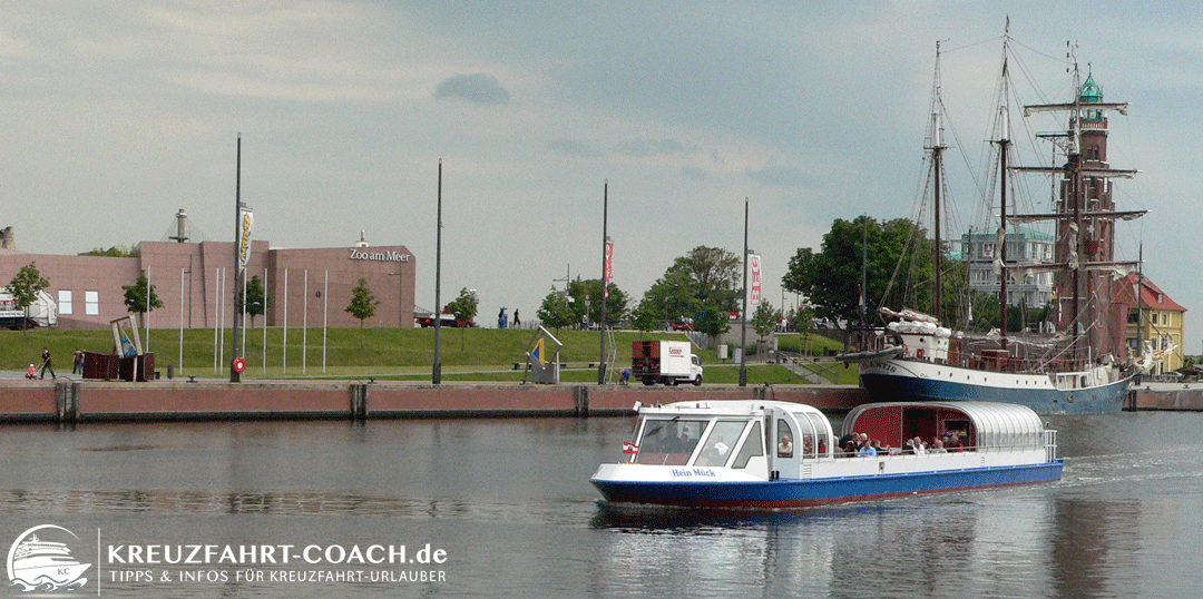 Eine Hafenrundfahrt in Bremerhaven führt auch am Zoo am Meer vorbei Hafenrundfahrt Bremerhaven und der Zoo am Meer