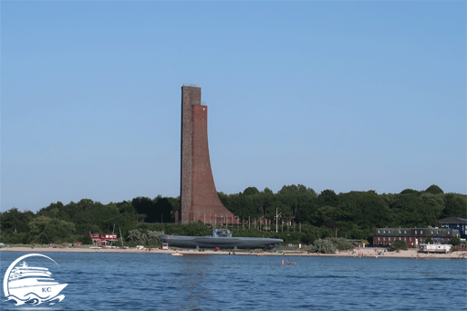Marine Ehrenmal Laboe bei Kiel Bilck auf das Marine Ehrenmal Laboe bei Kiel vom Wasser aus während der Hafenrundfahrt