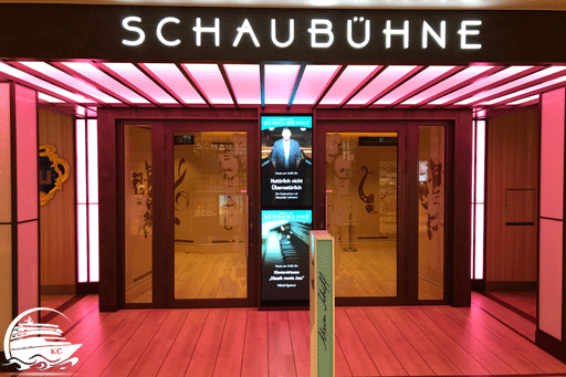 Eingang der Schaubühne. Auch vor der Schaubühne steht ein Desinfektionsmittelspender.